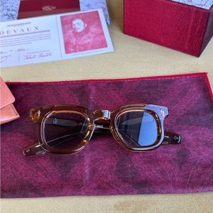 Jacques Marie Mage-DEVAUX
Distinctive, bold rectangular frame with keyhole nose.